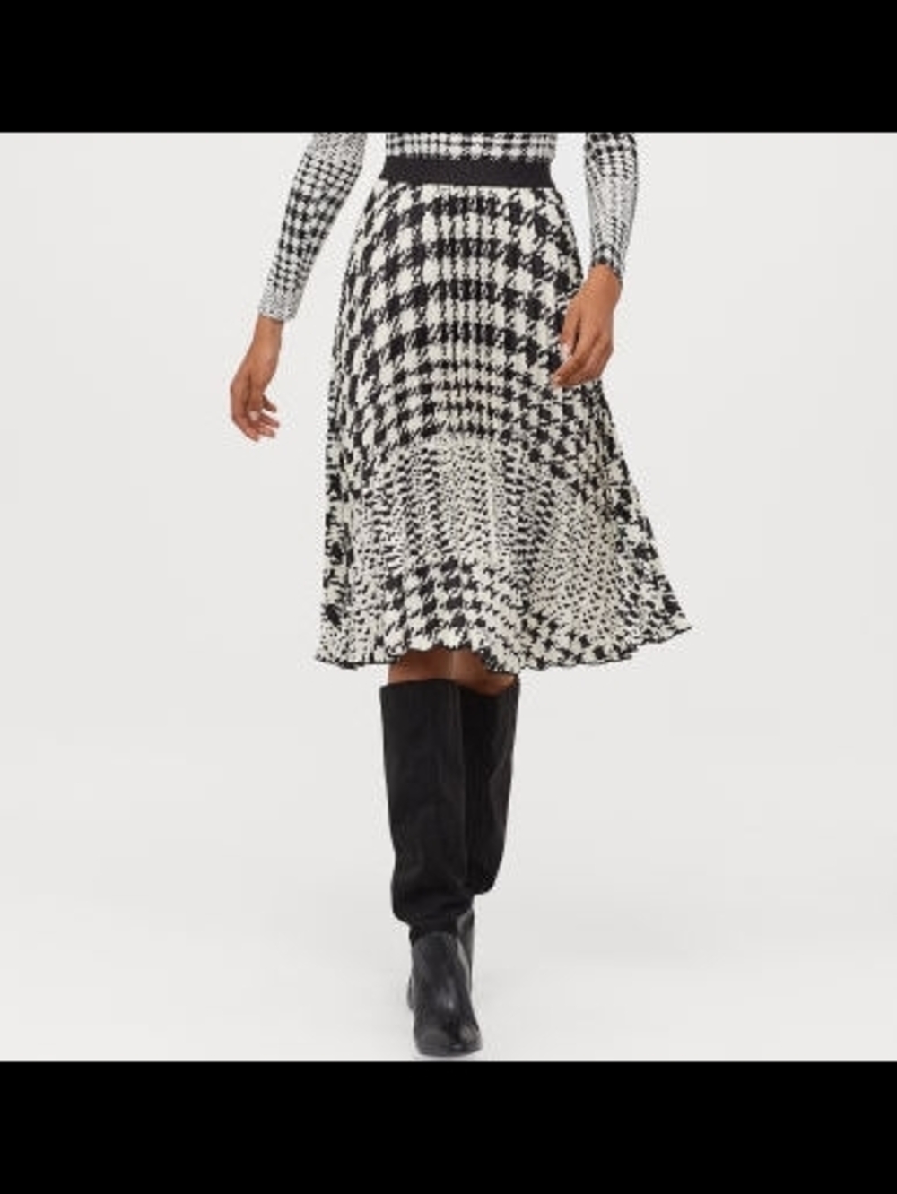 H&M Black and White Houndstooth Circle Skirt